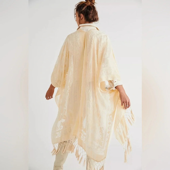 NWOT Free People Velvet Burnout Fringed Kimono Jacket Ivory One Size - Picture 2 of 8